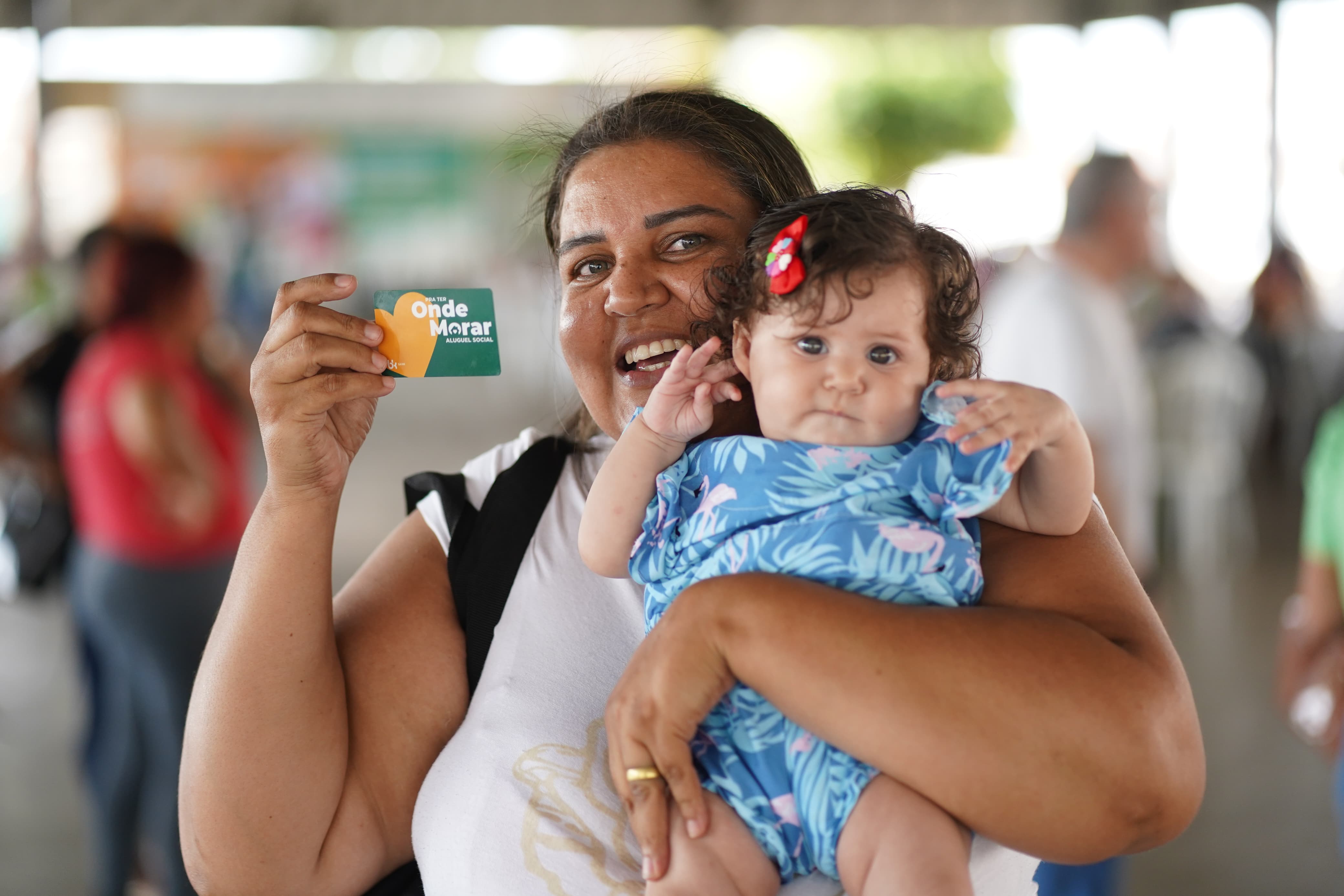 Agehab entrega 862 cartões do Aluguel Social em Goianésia e Jaraguá