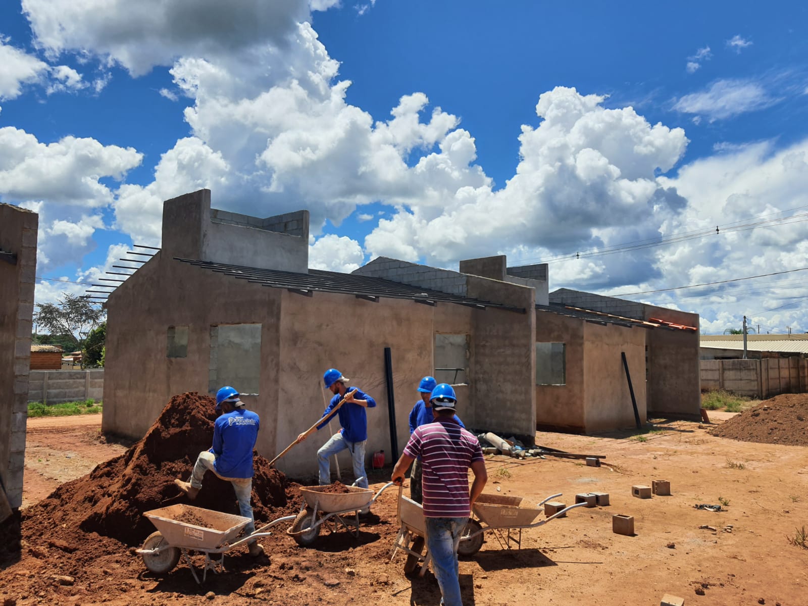 Agehab determina retomada de obras em Vila Propício