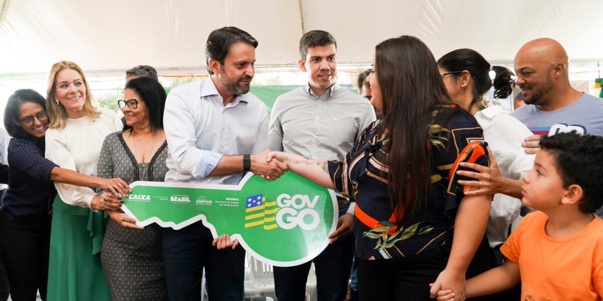 Presidente da Agehab entrega casas a custo zero em Abadia de Goiás