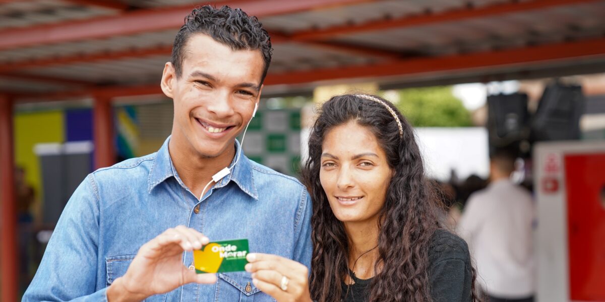 Agehab entrega 395 cartões do Aluguel Social em Rio Verde