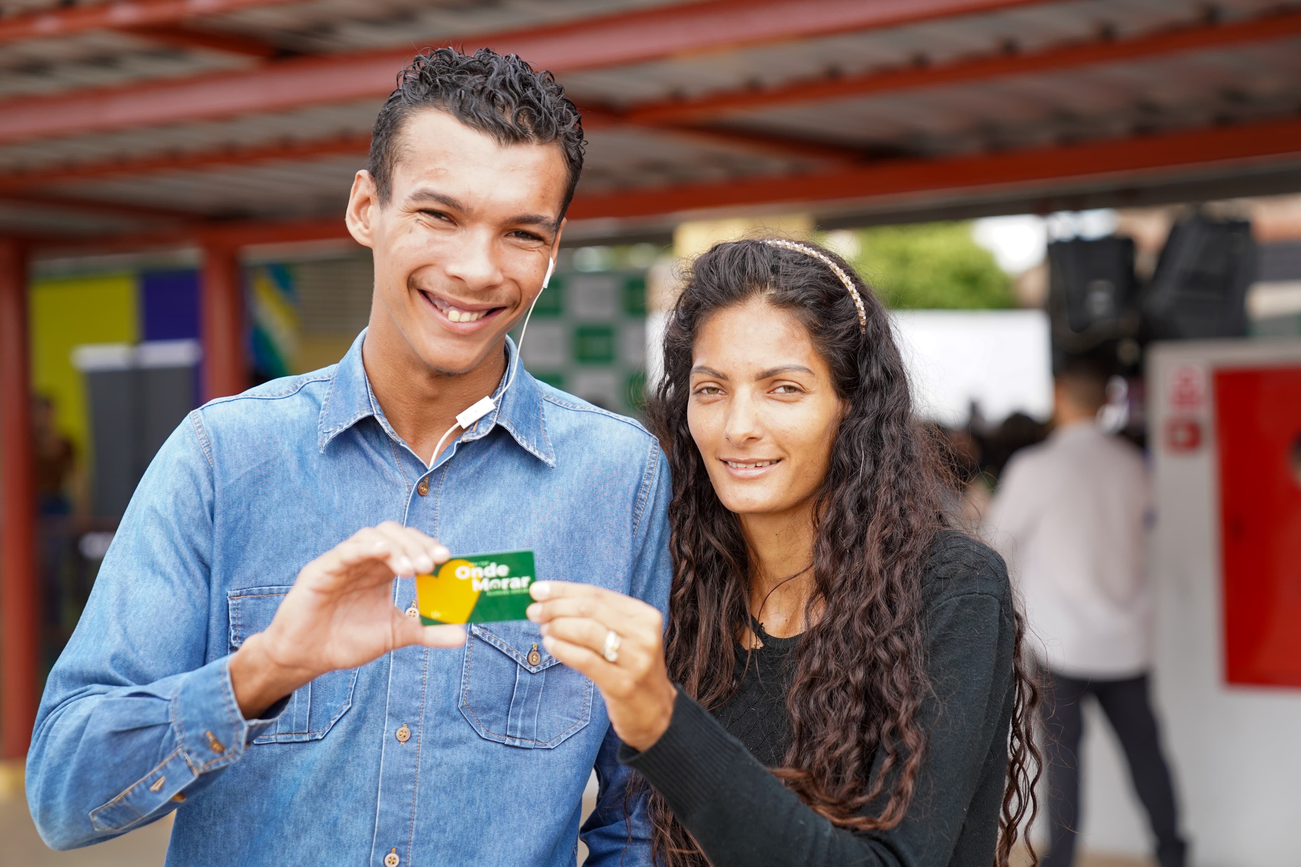 Agehab entrega 395 cartões do Aluguel Social em Rio Verde