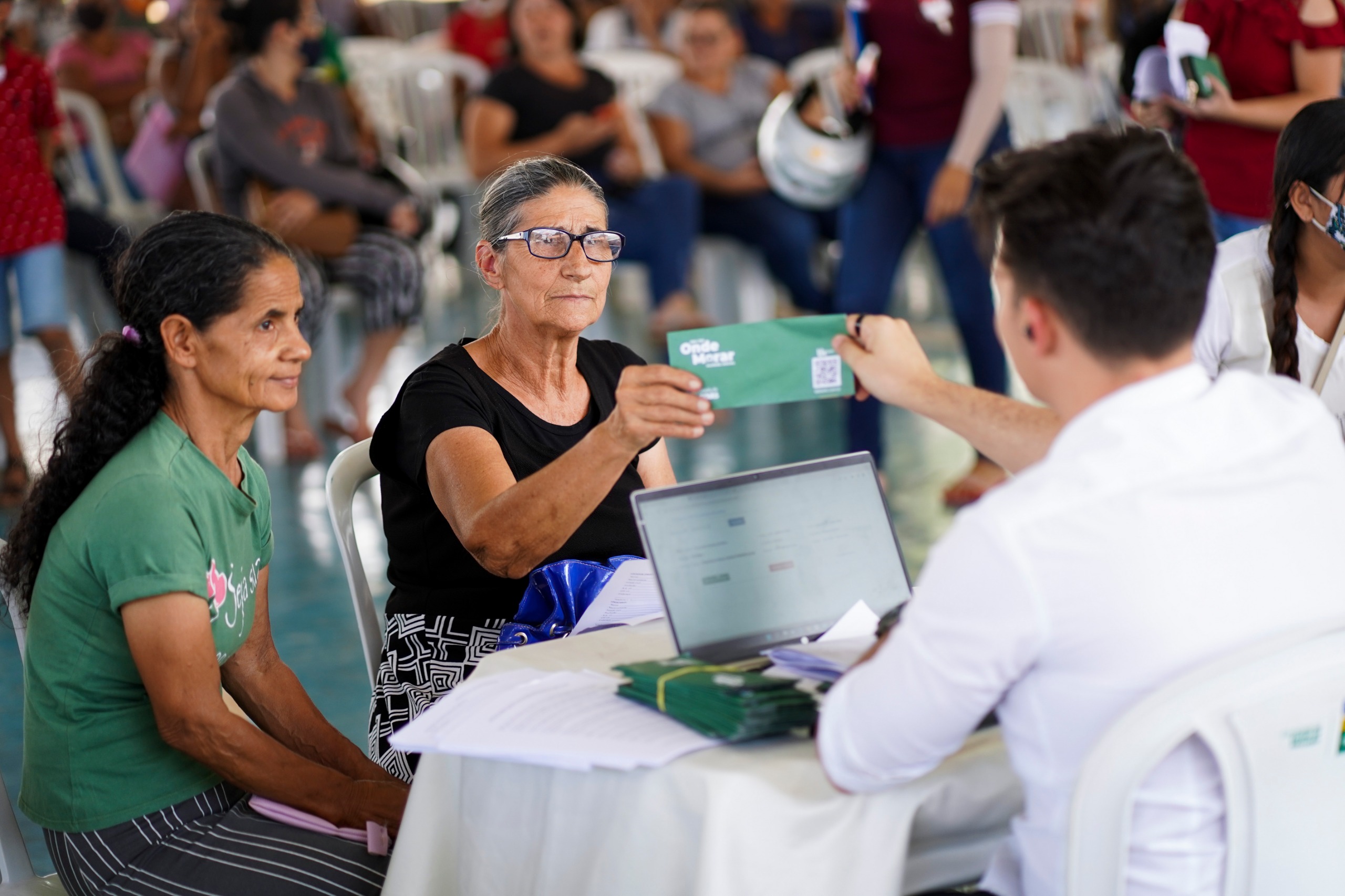 Governo de Goiás entrega mais 633 cartões do Aluguel Social em Formosa