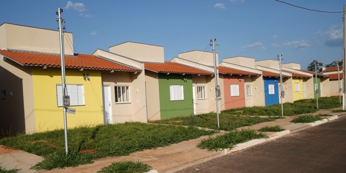 Agehab entrega 50 casas a custo zero em São João D’Aliança