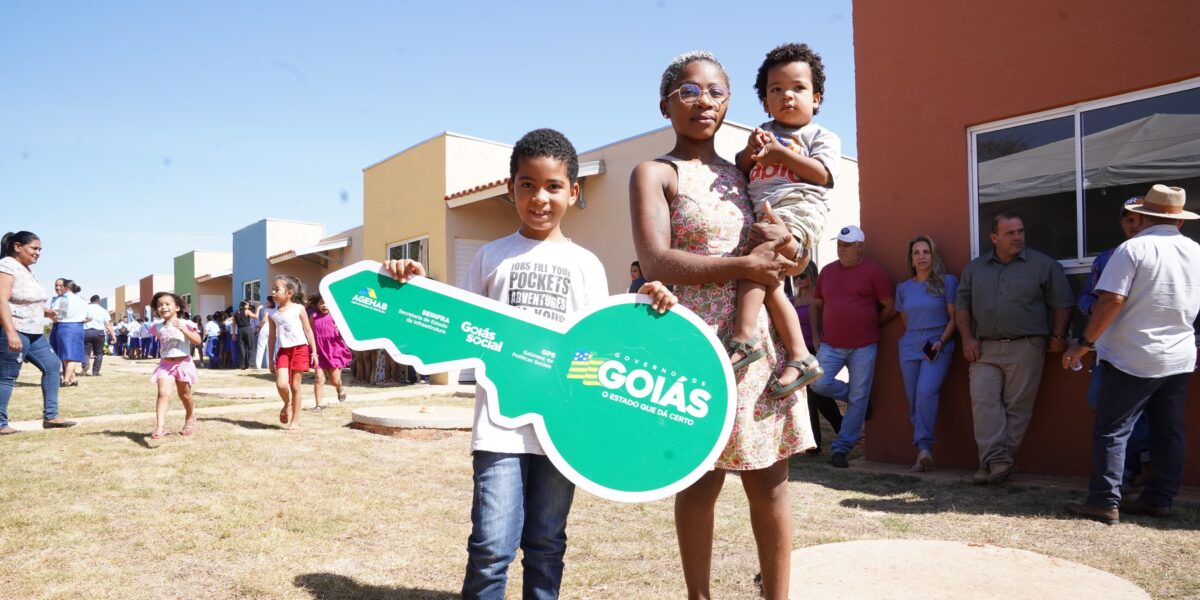 Governo de Goiás chega a 2.788 casas a custo zero entregues a famílias de baixa renda