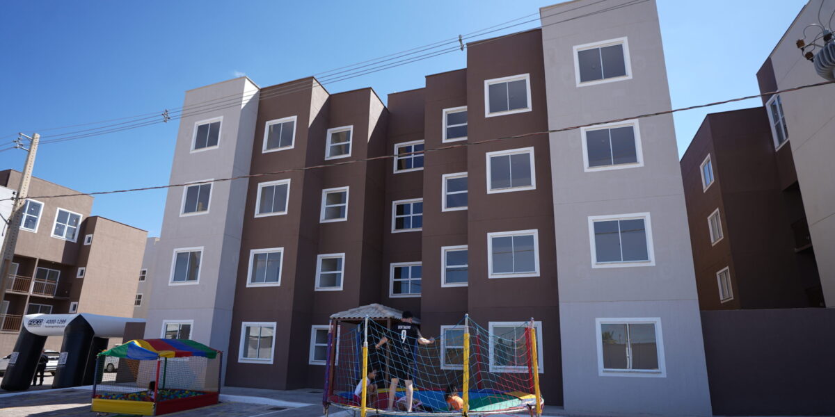 Agehab entrega 90 apartamentos do Crédito Parceria em Santo Antônio do Descoberto
