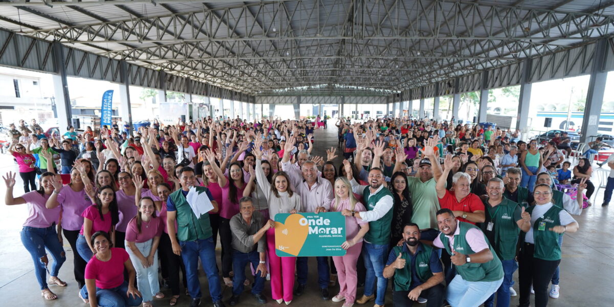 Agehab entrega cartões do Aluguel Social em Goianésia, Goiatuba e Campo Limpo