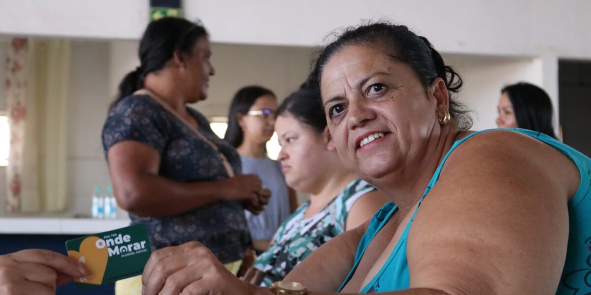 Agehab entrega 45 cartões do Aluguel Social em Carmo do Rio Verde