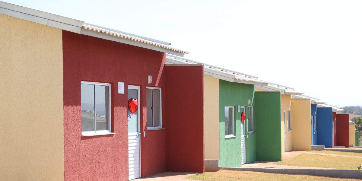 Agehab entrega 30 casas a custo zero em Santa Cruz de Goiás