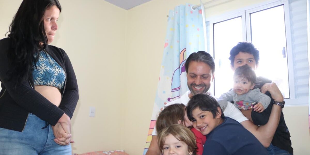 Aruanã e Santa Fé de Goiás recebem benefícios habitacionais nesta terça-feira (26/08)