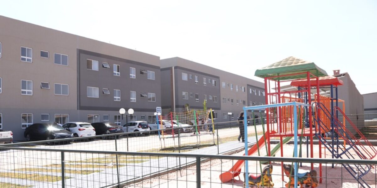 Governo de Goiás entrega 862 apartamentos do Crédito Parceria em Valparaíso