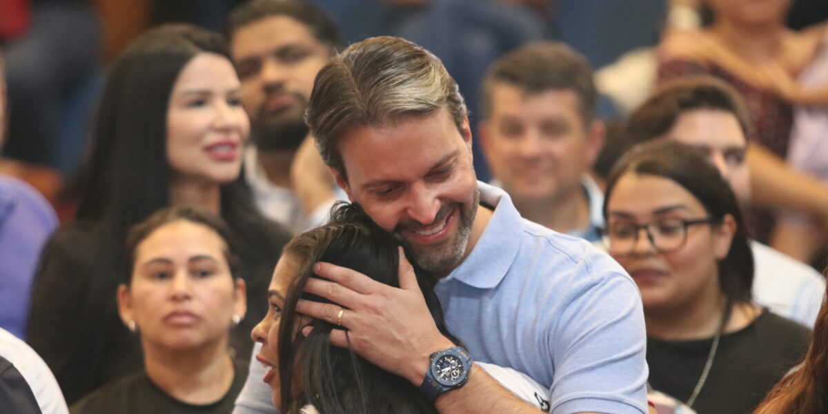 Agehab sorteia casas a custo zero em Rianápolis e entrega escrituras em São Miguel do Araguaia