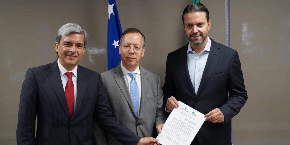 Presidente da Agehab, Baldy assina, nesta quarta (12/11), Termo de Cooperação com TJ-GO para fortalecer ações de regularização fundiária