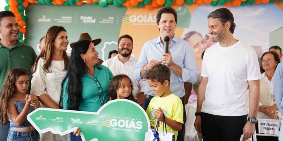 Daniel e Baldy entregam 100 Casas a Custo Zero em Cristianópolis