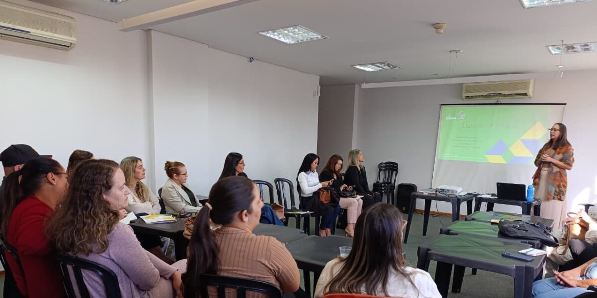 Agehab capacita municípios para seleção de famílias das casas a custo zero