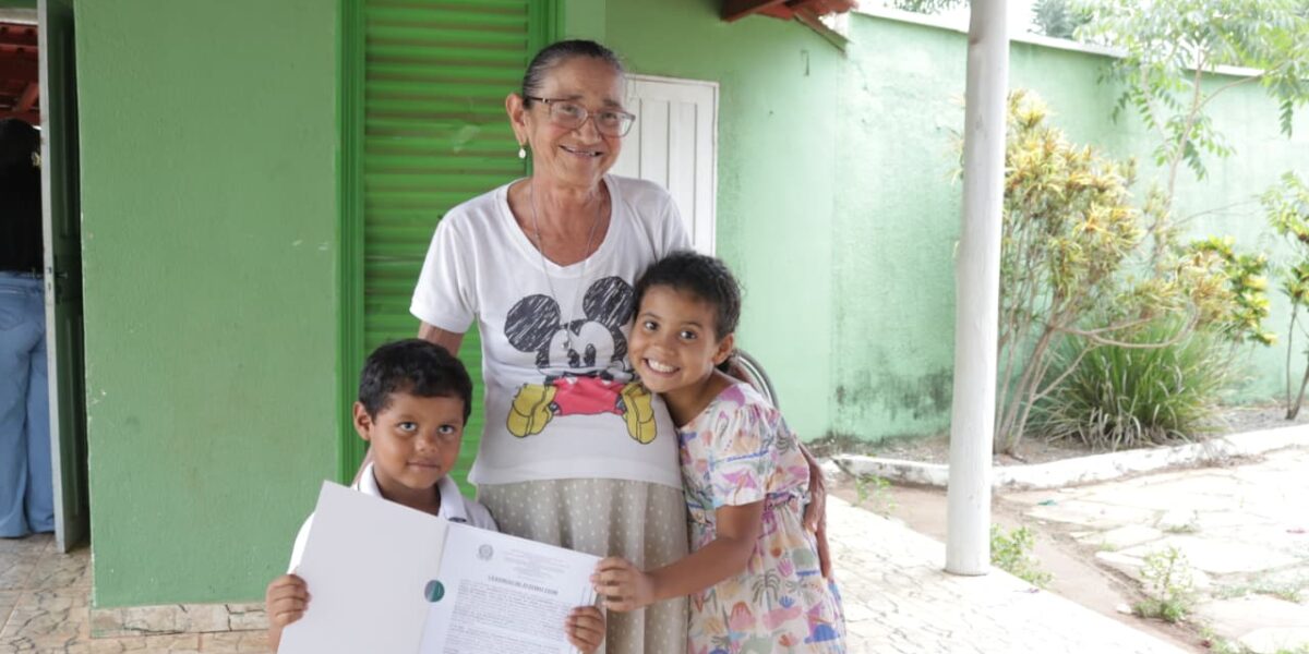 Três municípios recebem escrituras da Agehab nesta quinta-feira (15/10)
