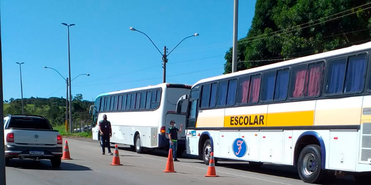 Equipes de fiscalização da AGR realizam 185 abordagens a veículos de transporte de passageiros no período de Carnaval