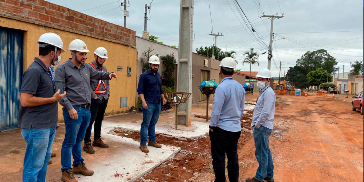 AGR vistoria obras de expansão do sistema de esgotamento sanitário em Trindade