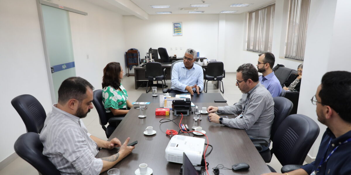 AGR recebe secretária do Entorno do Distrito Federal