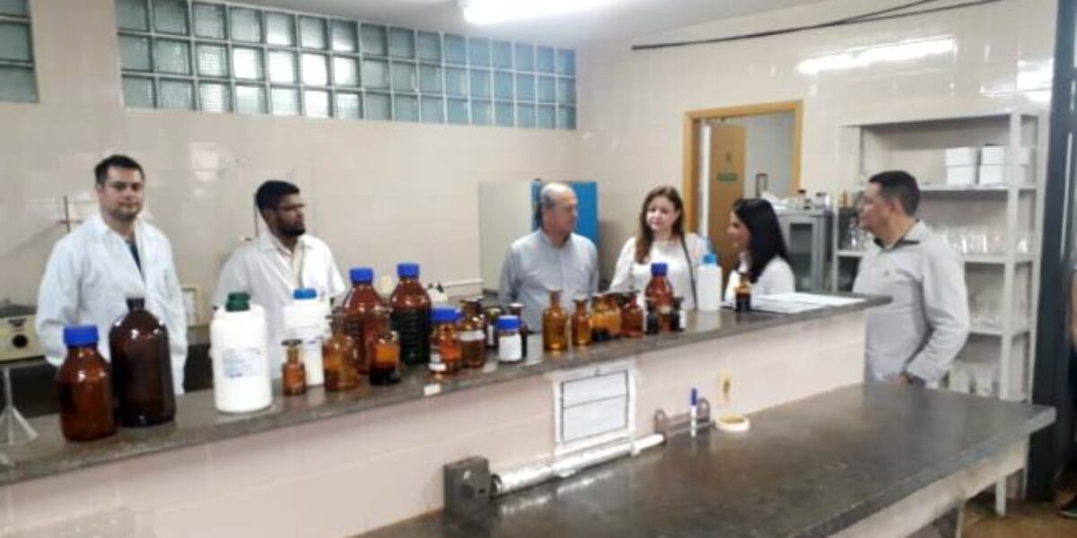 Presidente da Agrodefesa conhece estrutura, funcionamento e atividades dos laboratórios da Agência