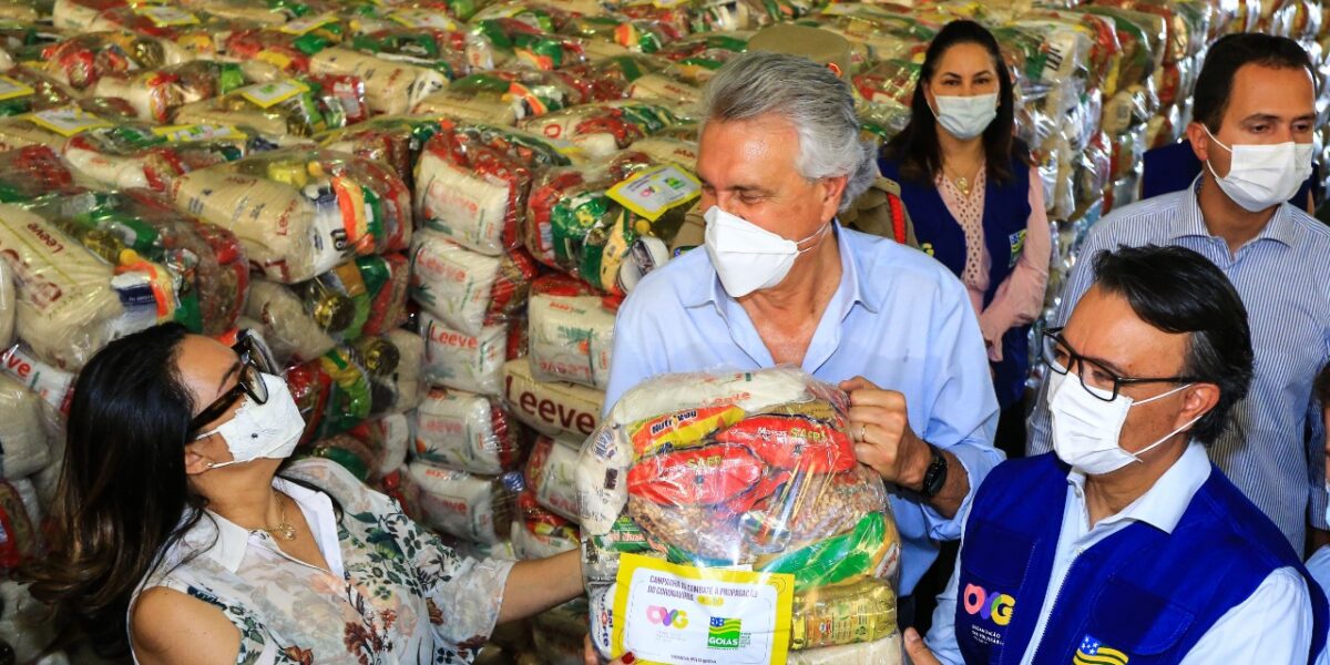 Em Goiânia, Caiado inicia entrega de mais 250 mil cestas básicas a famílias em vulnerabilidade impactadas pela pandemia, e Goiás atinge marca de 1 milhão de donativos distribuídos