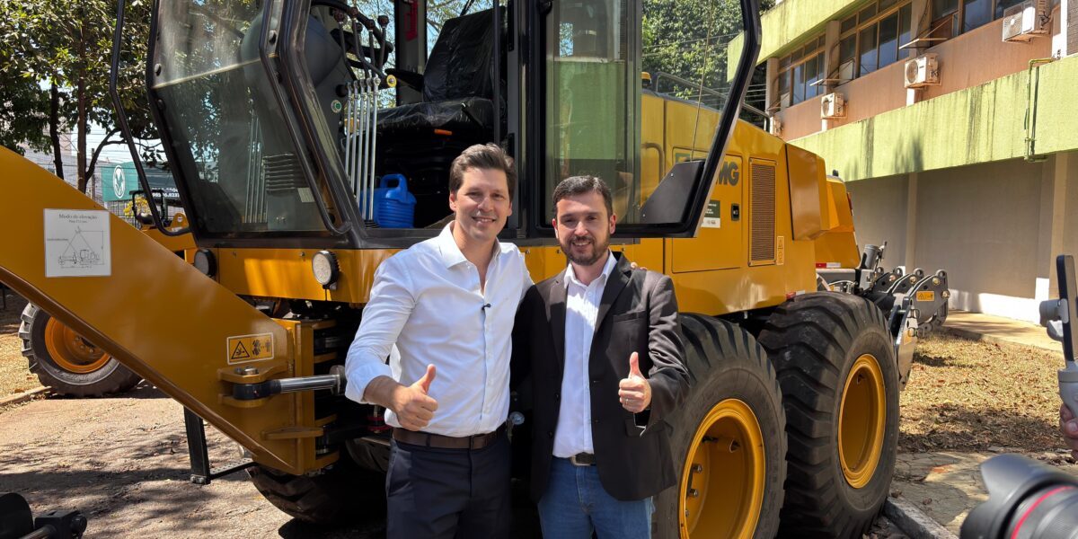 Daniel Vilela entrega máquinas do Mecaniza Campo a 14 municípios goianos