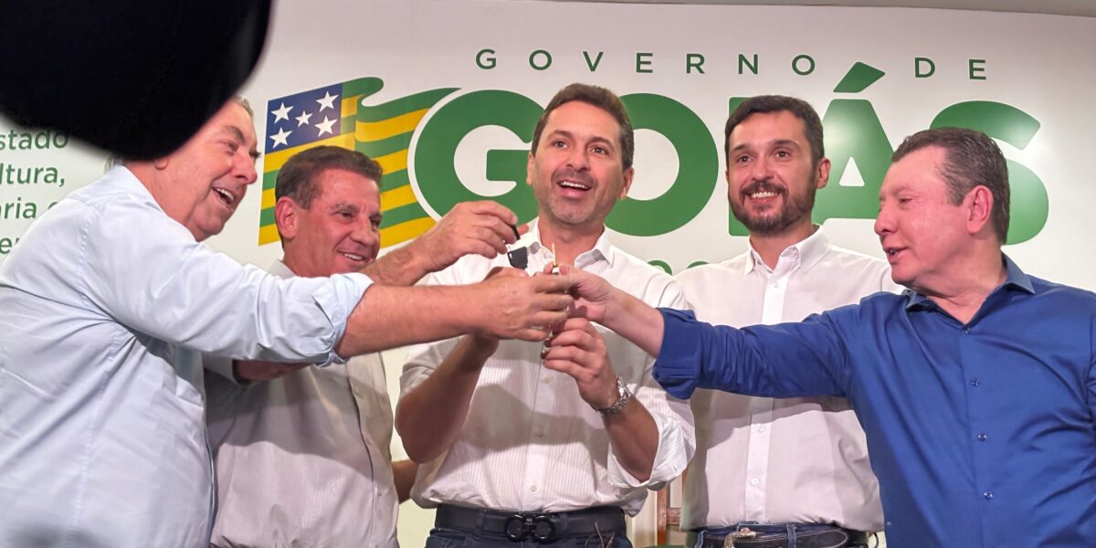 Governo de Goiás entrega máquinas agrícolas a 15 municípios pelo Programa Mecaniza Campo