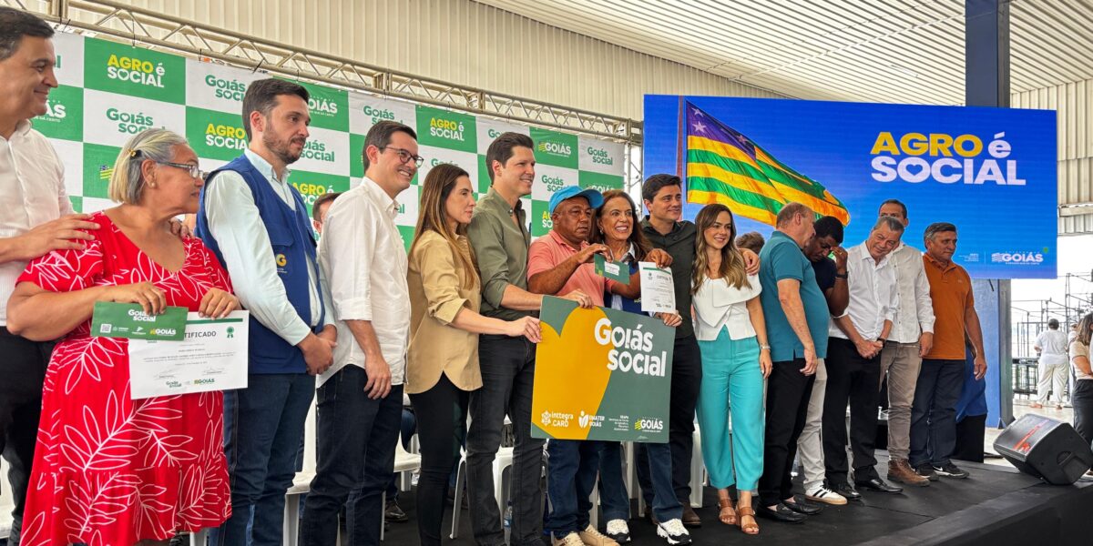 Gracinha Caiado entrega benefícios do Agro é Social em Luziânia