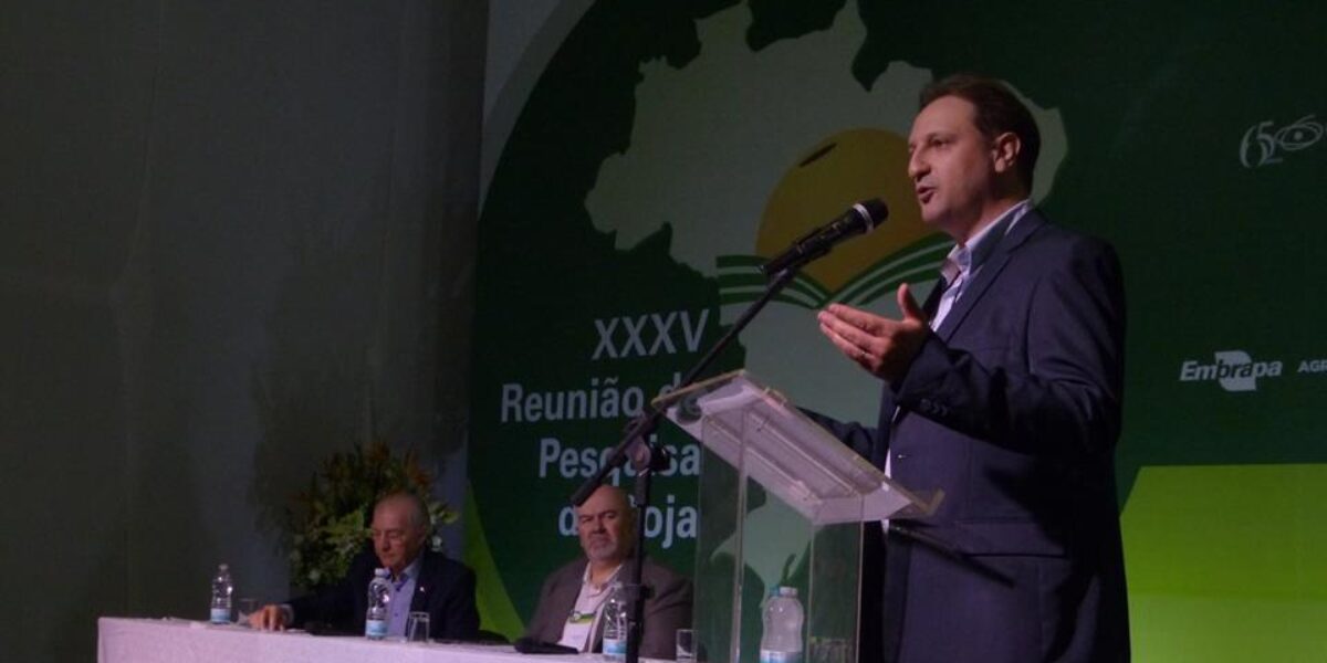 Agrodefesa participa de Reunião de Pesquisa de Soja no Paraná