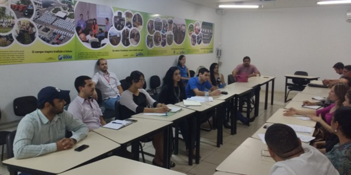 Reunião busca padronizar ações de registros de granjas em Goiás