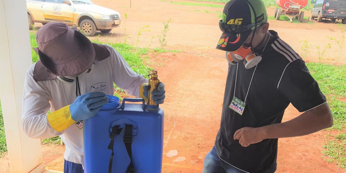 Agrodefesa e Senar treinam produtores e trabalhadores de Padre Bernardo sobre aplicação de agrotóxicos