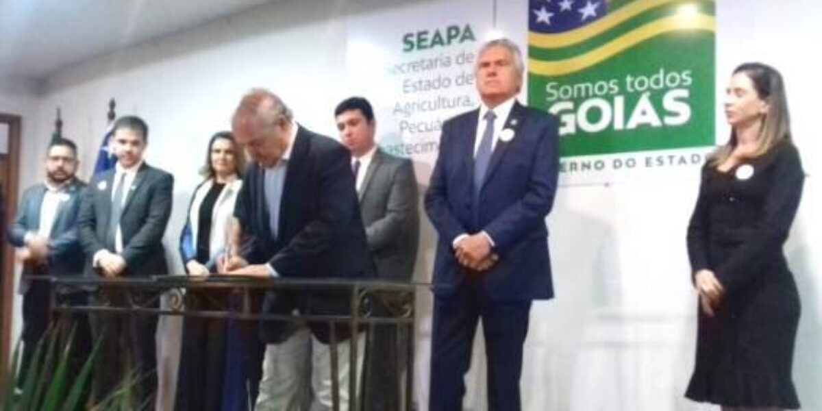 Governador faz balanço positivo da gestão no agronegócio, entrega bens e serviços, anuncia novas medidas e prega necessidade de gerar empregos