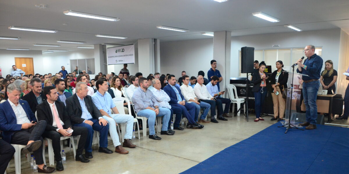 Governo de Goiás celebra 20 anos da Agrodefesa com entrega de benefícios