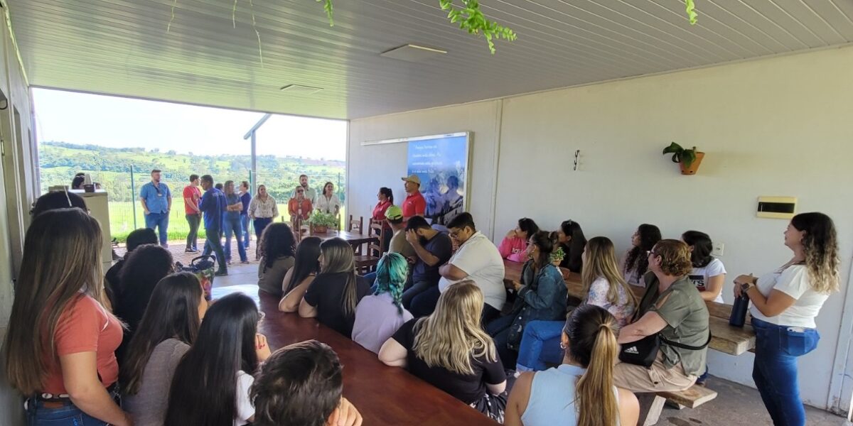 Agrodefesa realiza ação de educação sanitária junto a universitários, em Ouro Verde de Goiás
