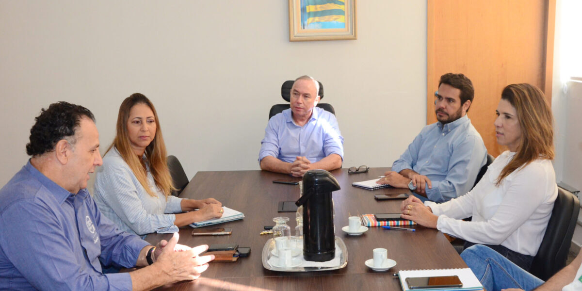Agrodefesa e InpEV discutem melhorias na logística de devolução de embalagens vazias de agrotóxicos em Goiás
