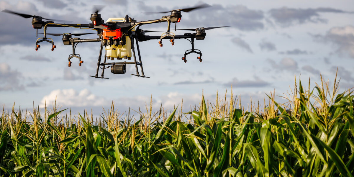 Agrodefesa alerta para necessidade de registro de drones pulverizadores de agrotóxicos junto à Agência