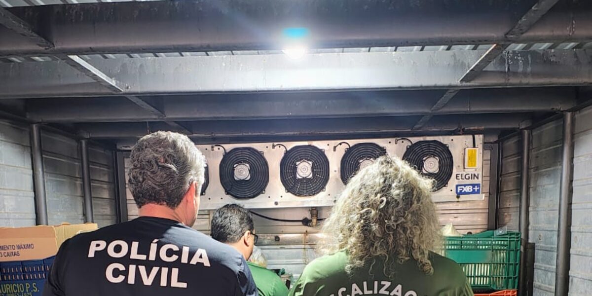 Operação apreende mais de 2 toneladas de alimentos de origem animal impróprios para consumo em Goiânia