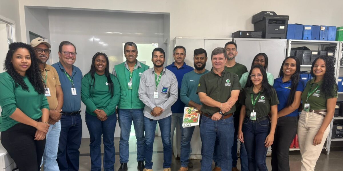 Agrodefesa promove reunião em Flores de Goiás para fomentar o cadastro de apicultores