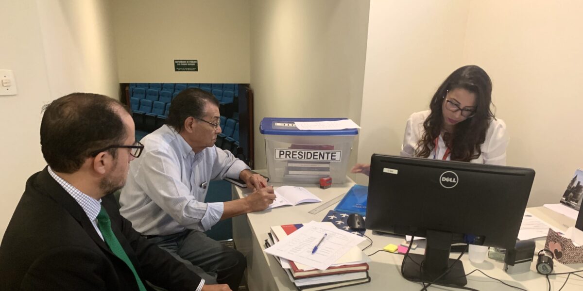 Ação dos governos de Goiás e do Chile atualizam documentos de residentes no Estado