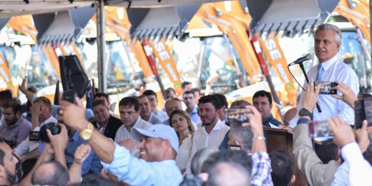 Em evento para entrega de maquinário, governador anuncia a liberação de mais R$ 72 milhões para 2020
