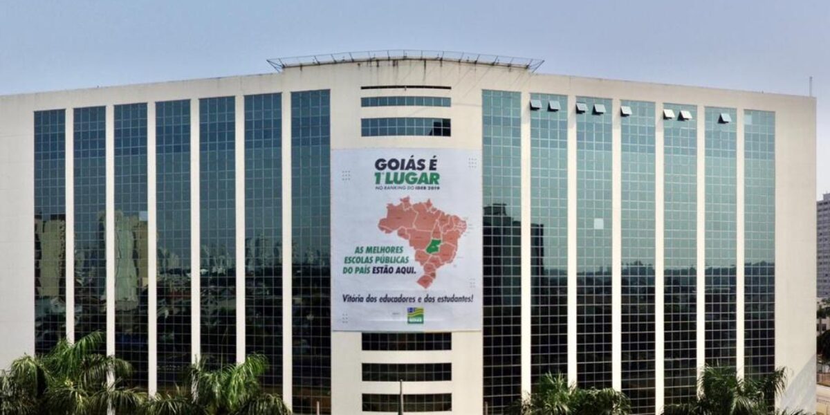 Governo de Goiás paga salário de outubro antecipado no Dia do Servidor