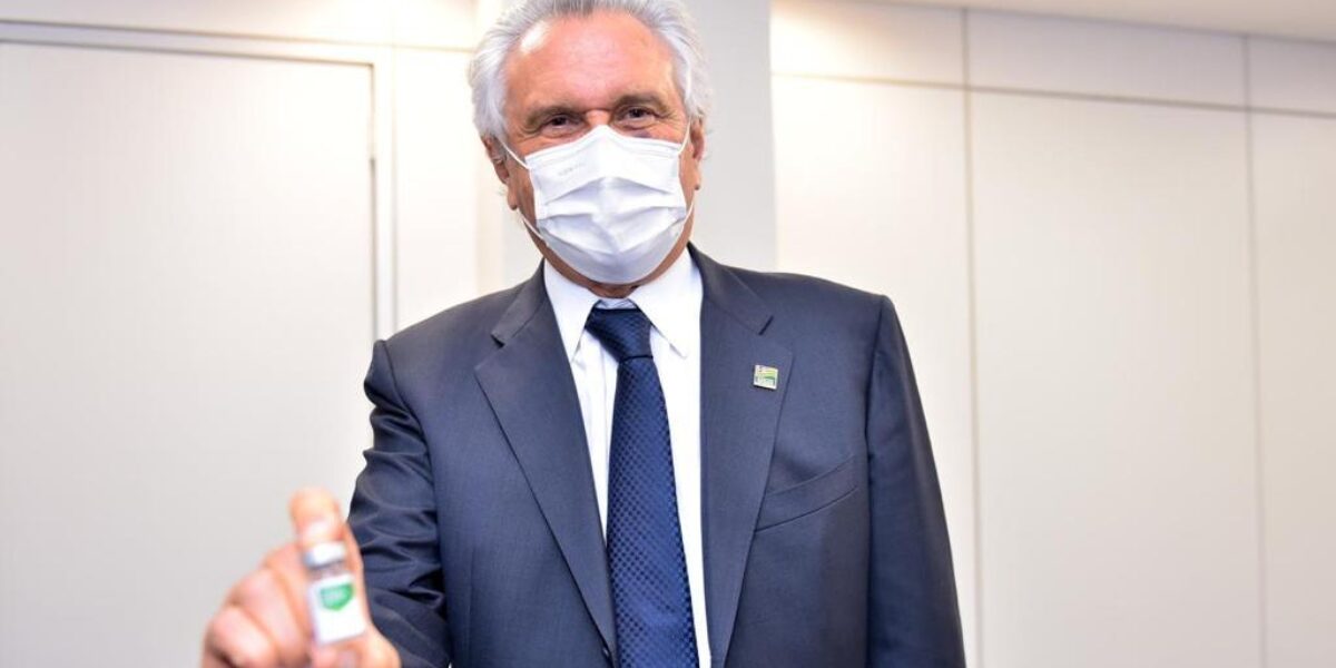 Governo de Goiás abre consulta de preço para compra de vacina contra Covid-19 para imunizar 1 milhão de pessoas