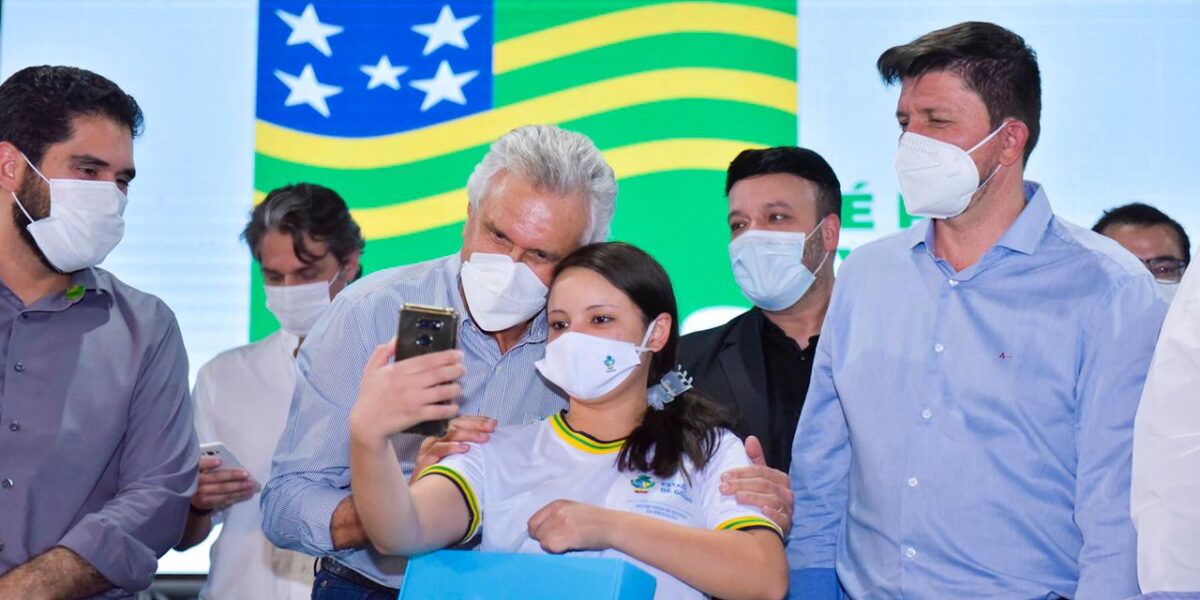 Governo de Goiás inicia entrega de 60 mil computadores e inaugura obras de quatro unidades da rede estadual de ensino