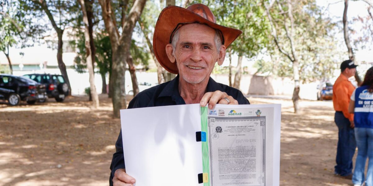 Governo de Goiás entrega escrituras em Abadia de Goiás