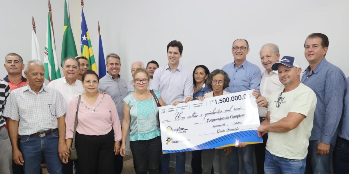 Governo de Goiás assina contratos de financiamento para pequenos produtores do setor de laticínios