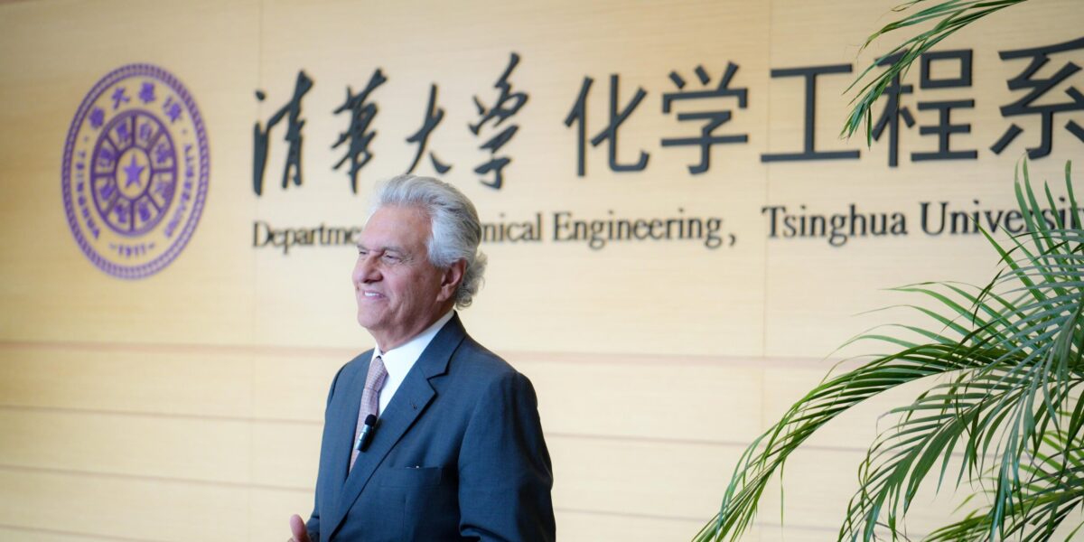 Caiado firma parceria com universidade chinesa nas áreas de clima e energia sustentável