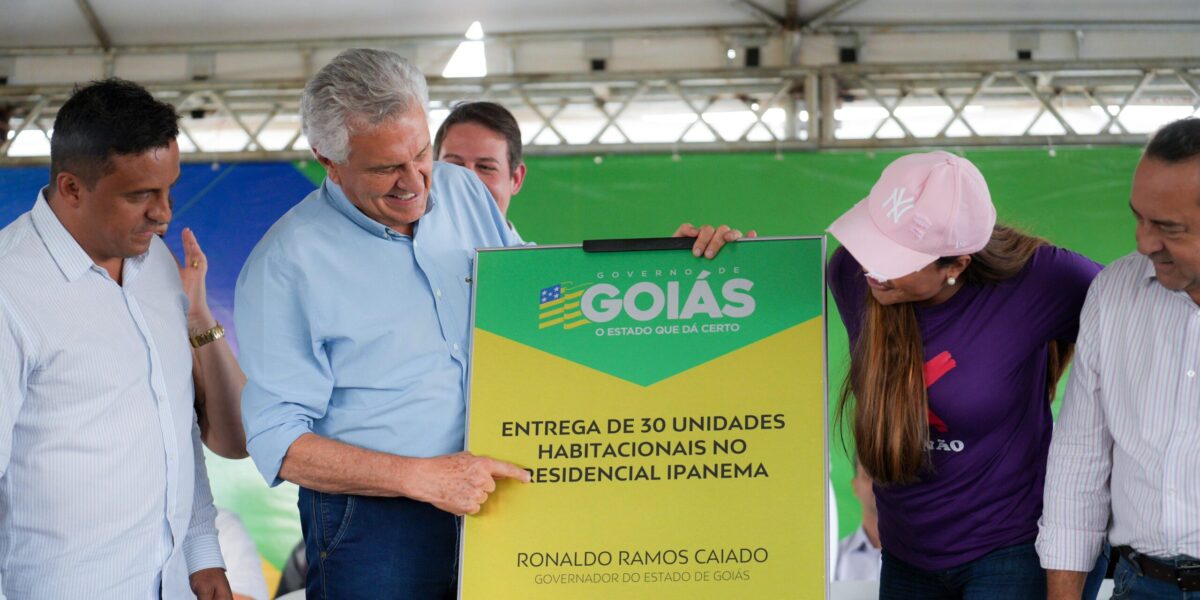 “Goiás é o único estado em que uma pessoa recebe casa de graça e escriturada”, destacou Caiado em Santo Antônio de Goiás