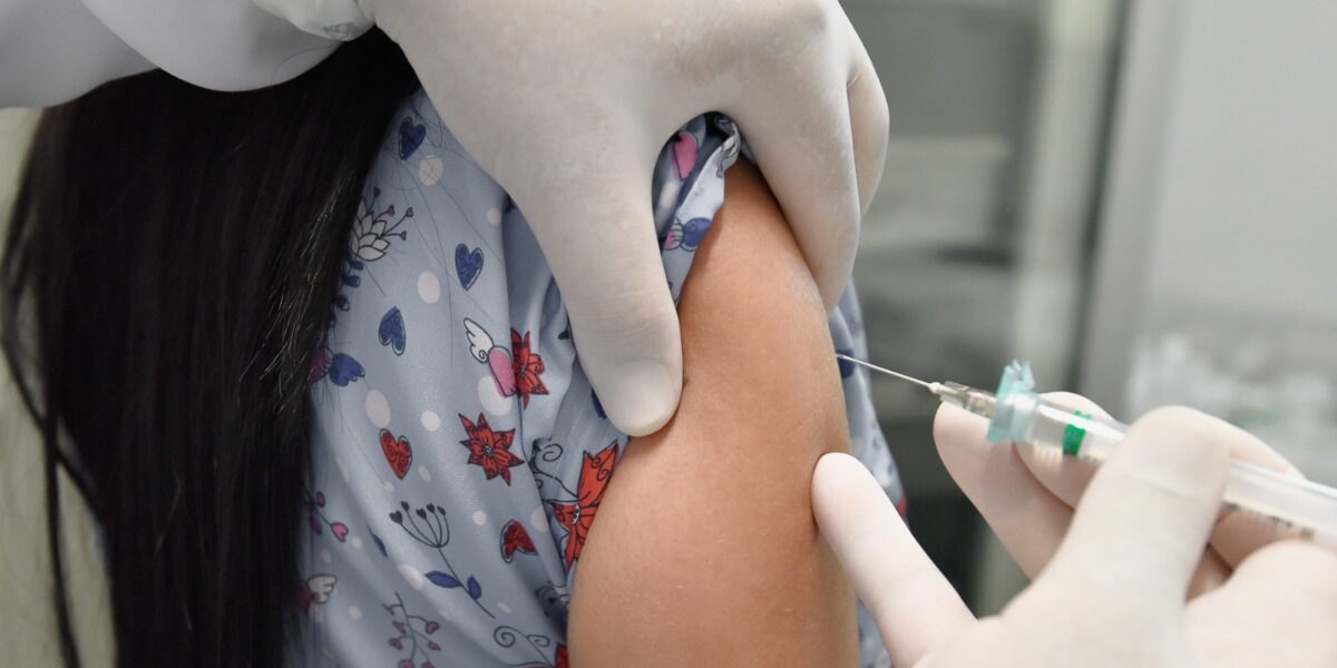 Governo de Goiás capacita municípios para vacinação contra a dengue