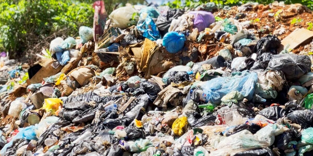 Governo de Goiás e prefeituras discutem fim dos lixões no estado
