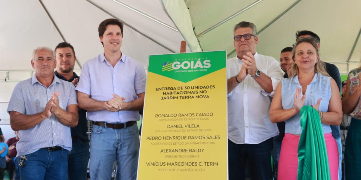 Governo de Goiás entrega 30 casas custo zero em Chapadão do Céu