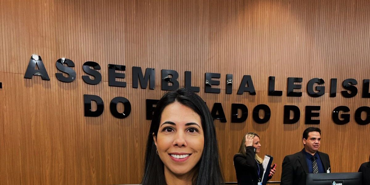 Emília Munhoz Gaiva recebeu o título de cidadã goiana na Assembleia Legislativa de Goiás